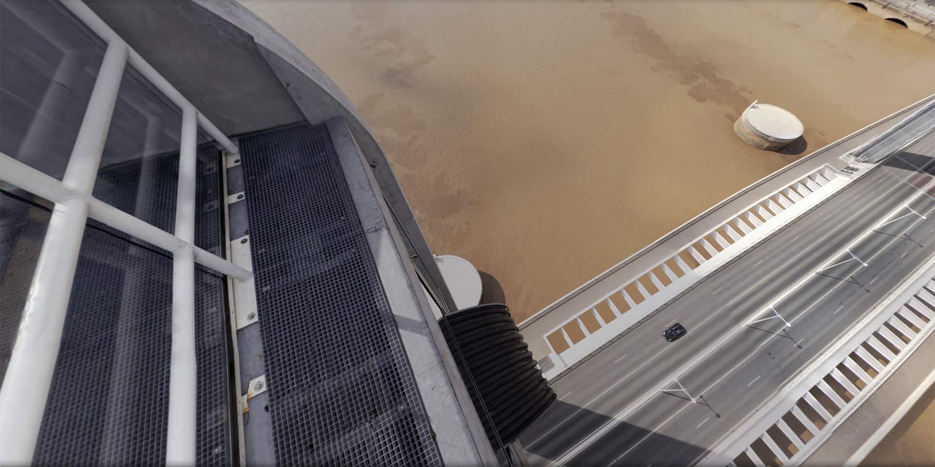 Vue panoramique depuis le sommet du pont Chaban-Delmas à Bordeaux, au-dessus de la Garonne