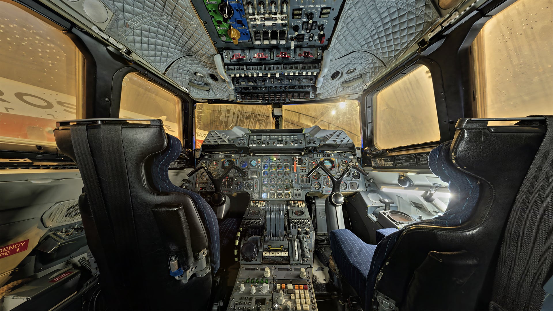 Vue immersive du cockpit complet du Concorde en visite virtuelle 360°