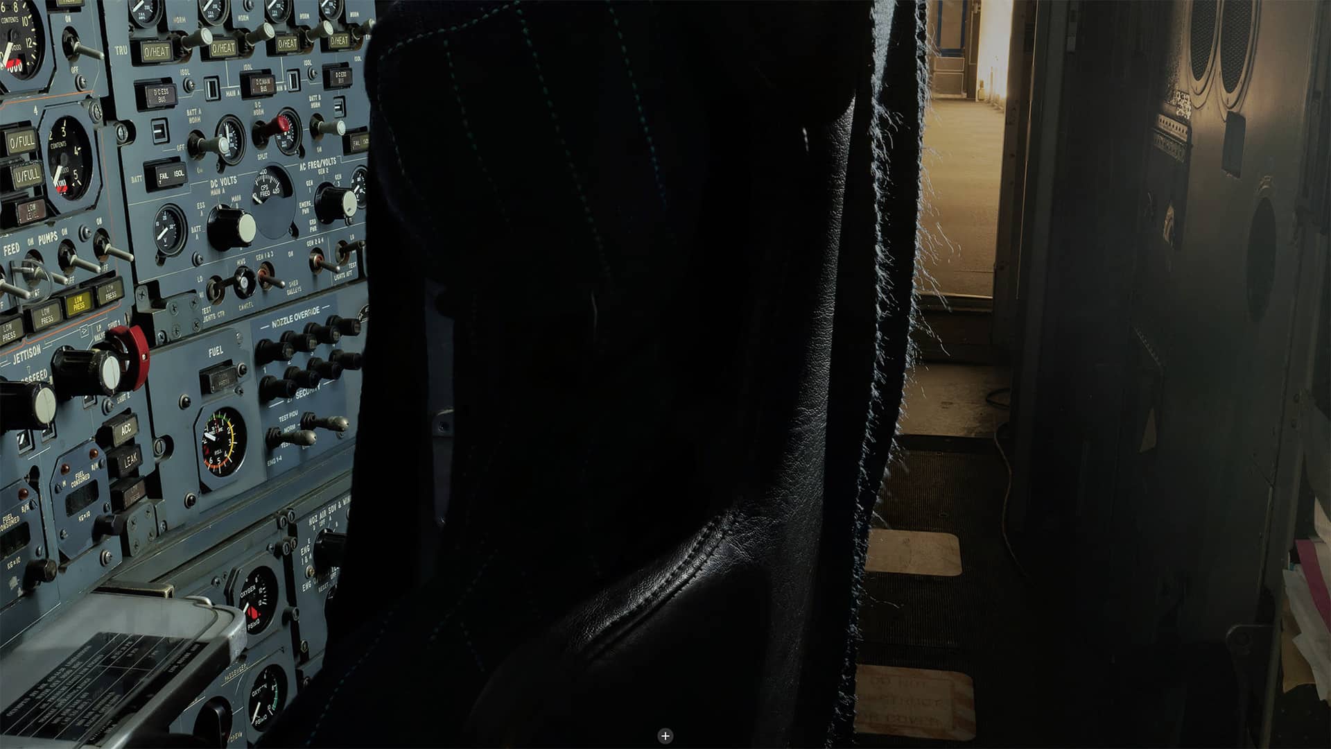 Vue latérale du siège pilote et panneau technique du Concorde