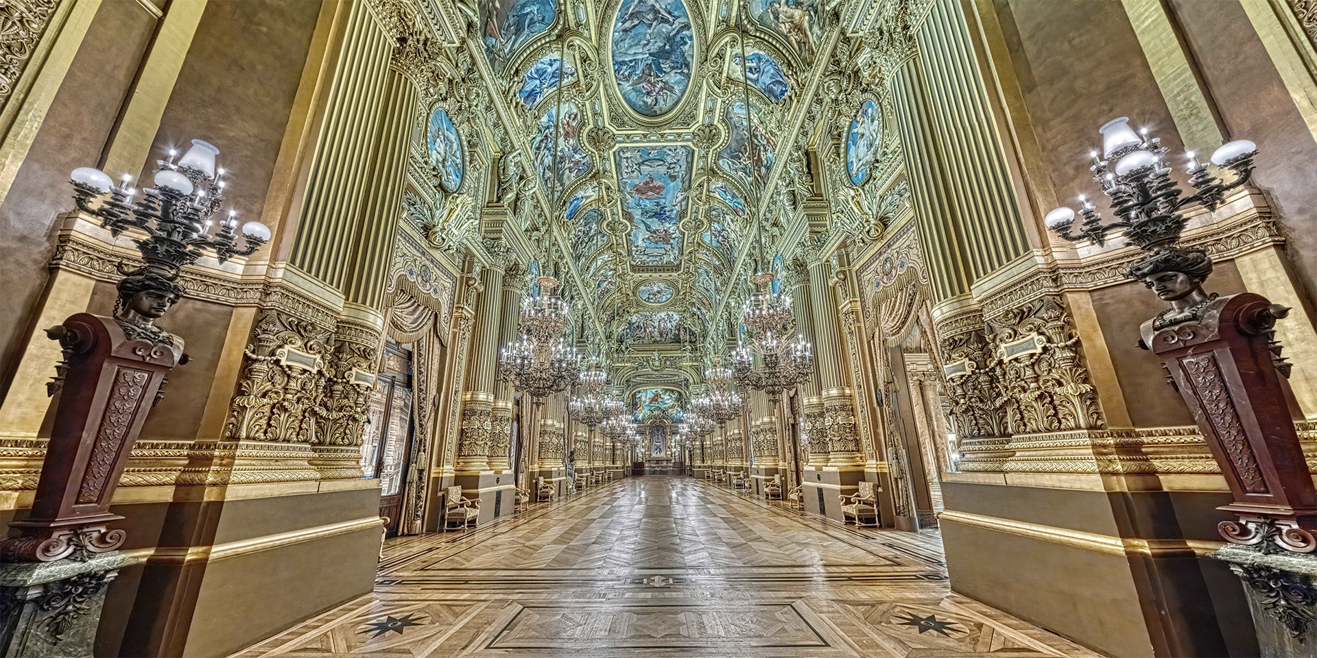 Vue du Grand Foyer de l’Opéra Garnier avec dorures et miroirs en visite virtuelle