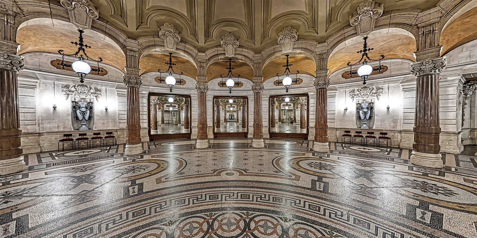 Vue panoramique de la rotonde des abonnés de l’Opéra Garnier en visite virtuelle