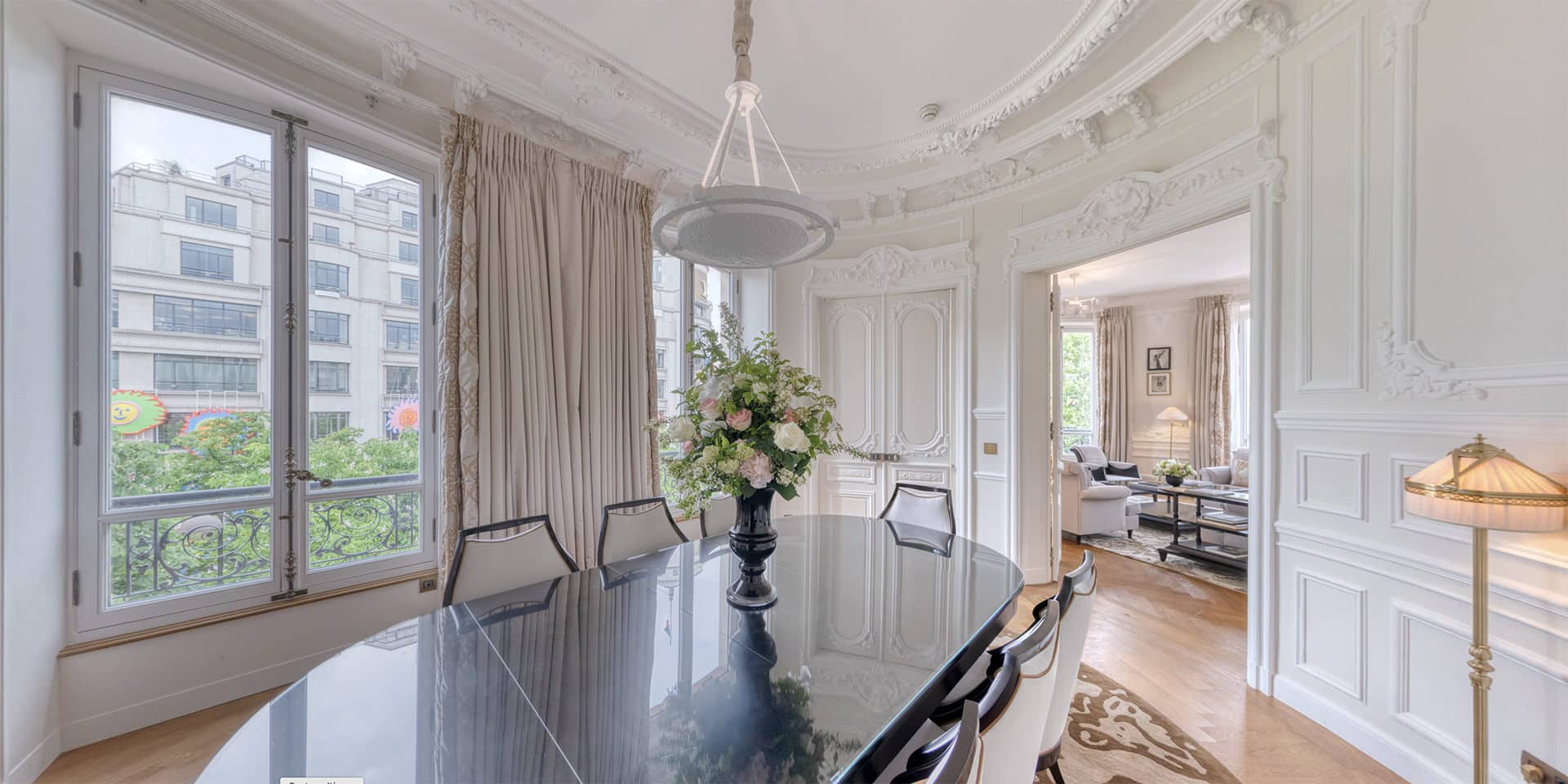 Vue de la suite Champs-Élysées de l’Hôtel Le Fouquet’s à Paris en visite virtuelle