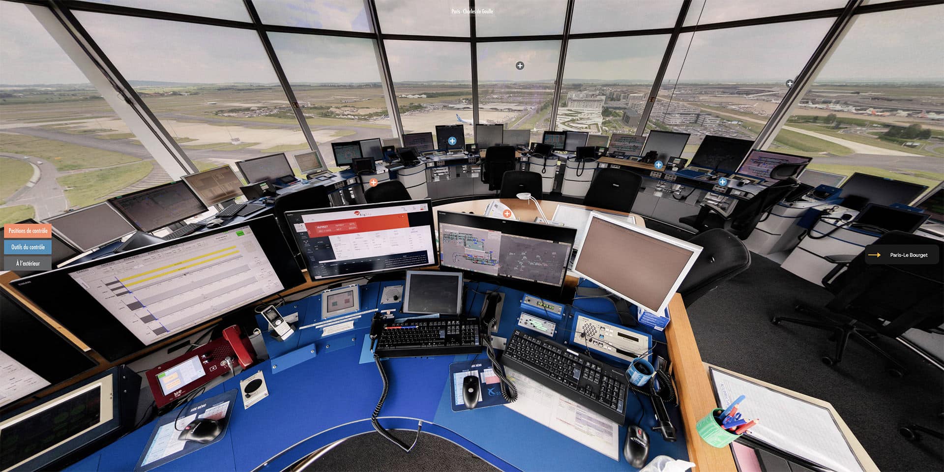 Vue immersive de la tour de contrôle dans l’exposition « Les métiers du contrôle aérien » au Bourget